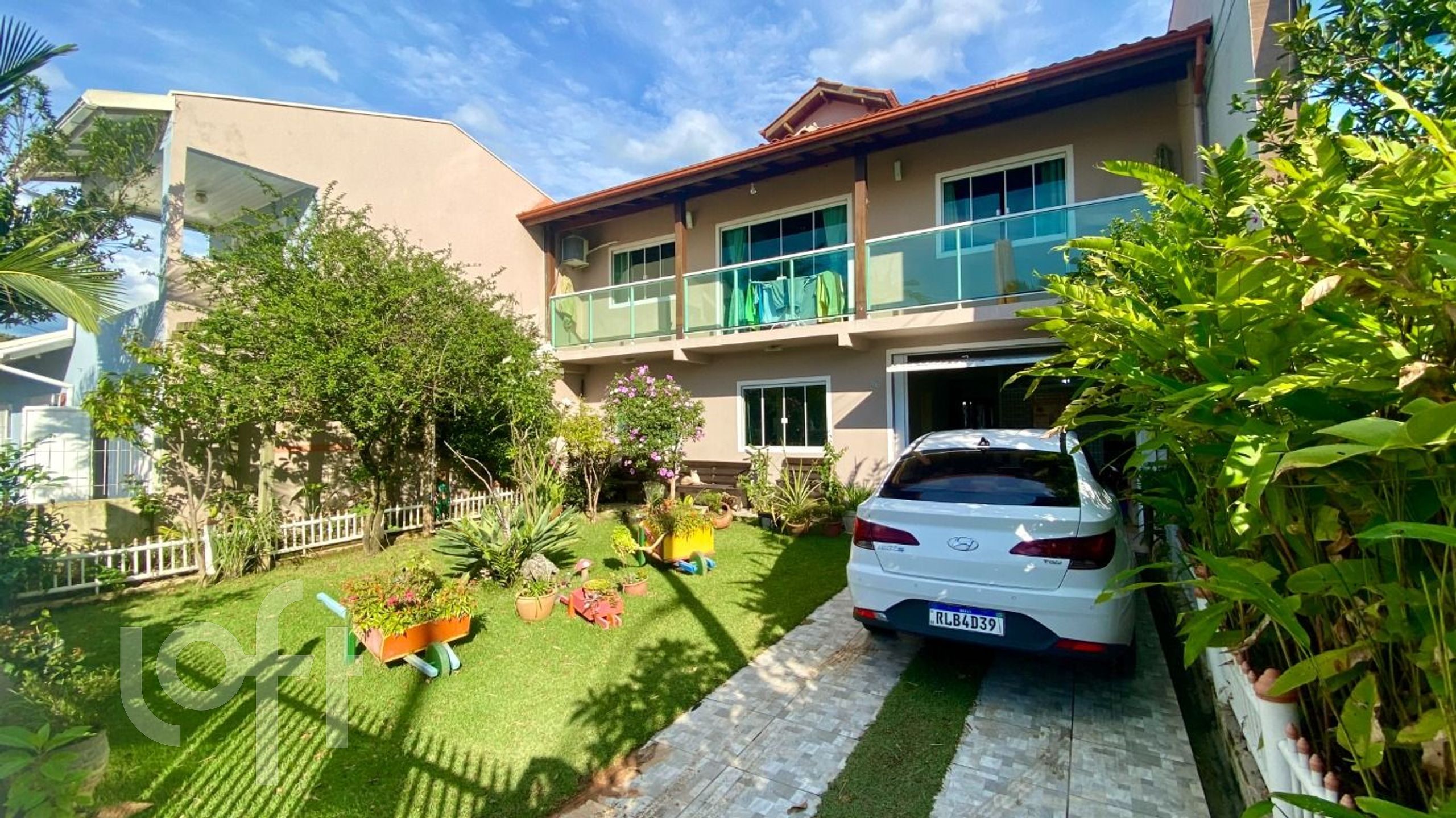 Casa Residencial com 200m², 4 quartos, 1 suíte, 4 garagens, no bairro Praia de Fora em Palhoça