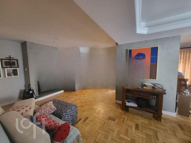 Casa com 290m², 3 dormitórios, 1 suíte, 5 vagas, Três Figueiras em Porto Alegre