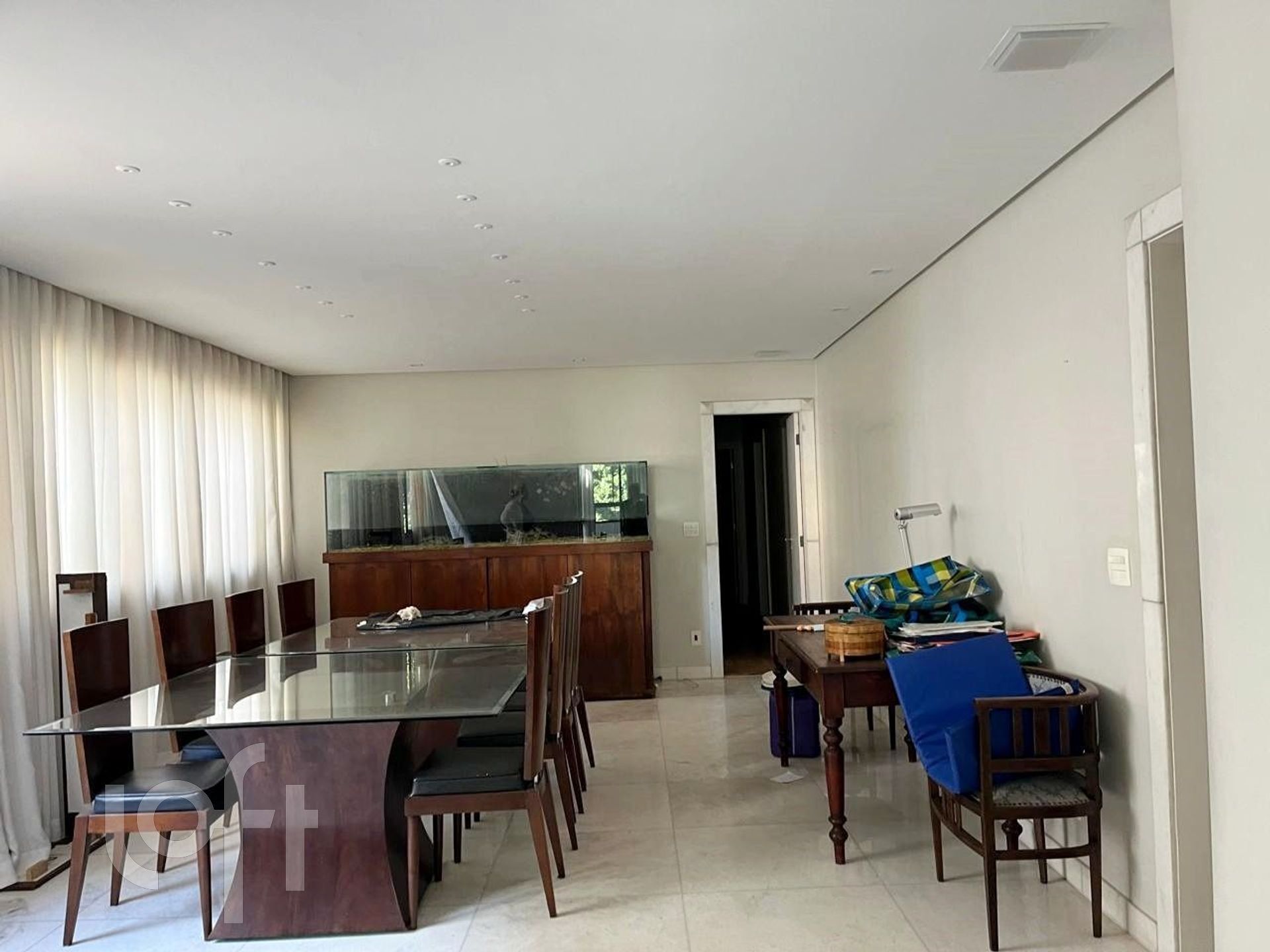 Apartamento à venda com 4 quartos, 210m² - Foto 2