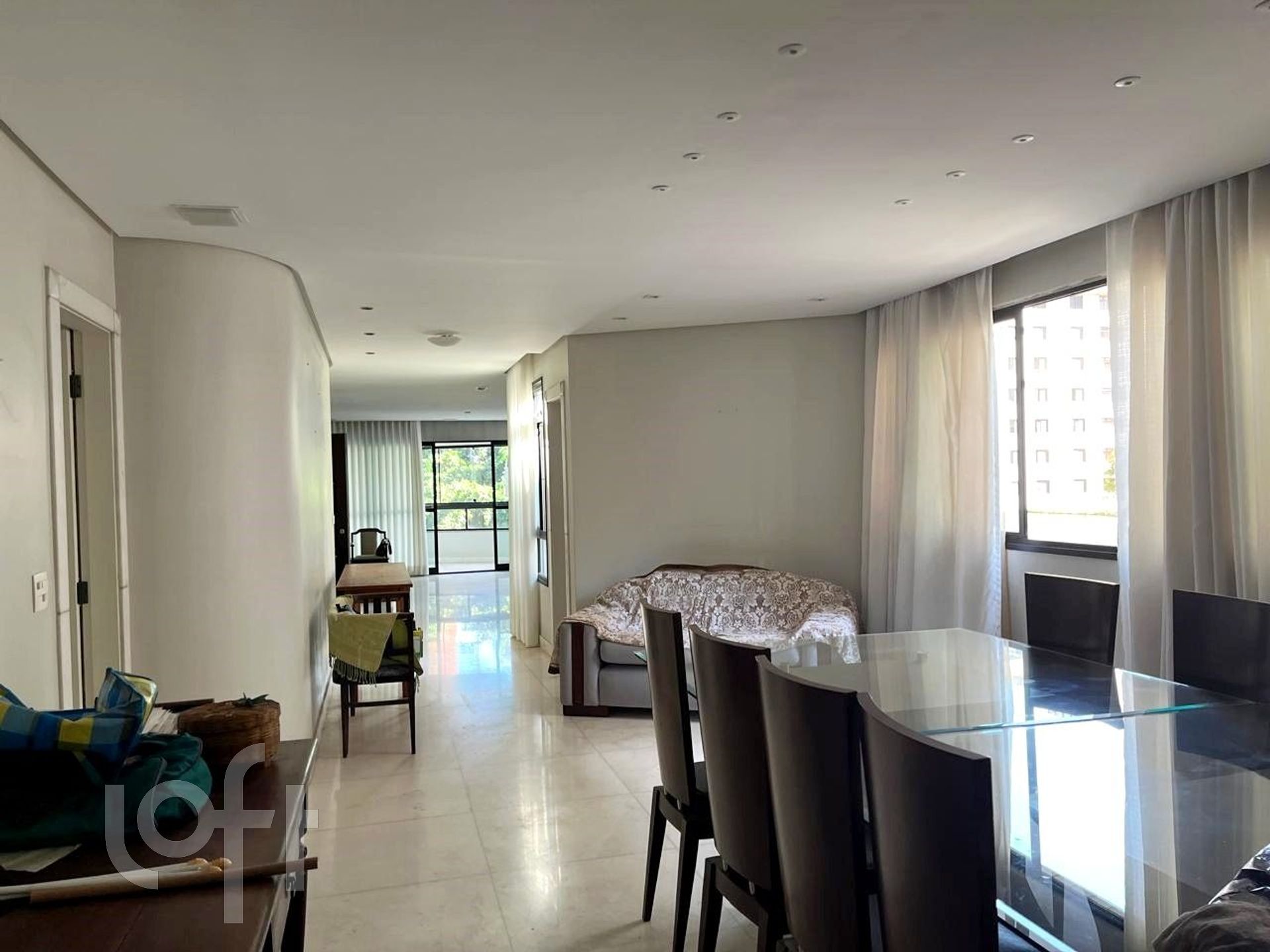 Apartamento à venda com 4 quartos, 210m² - Foto 1