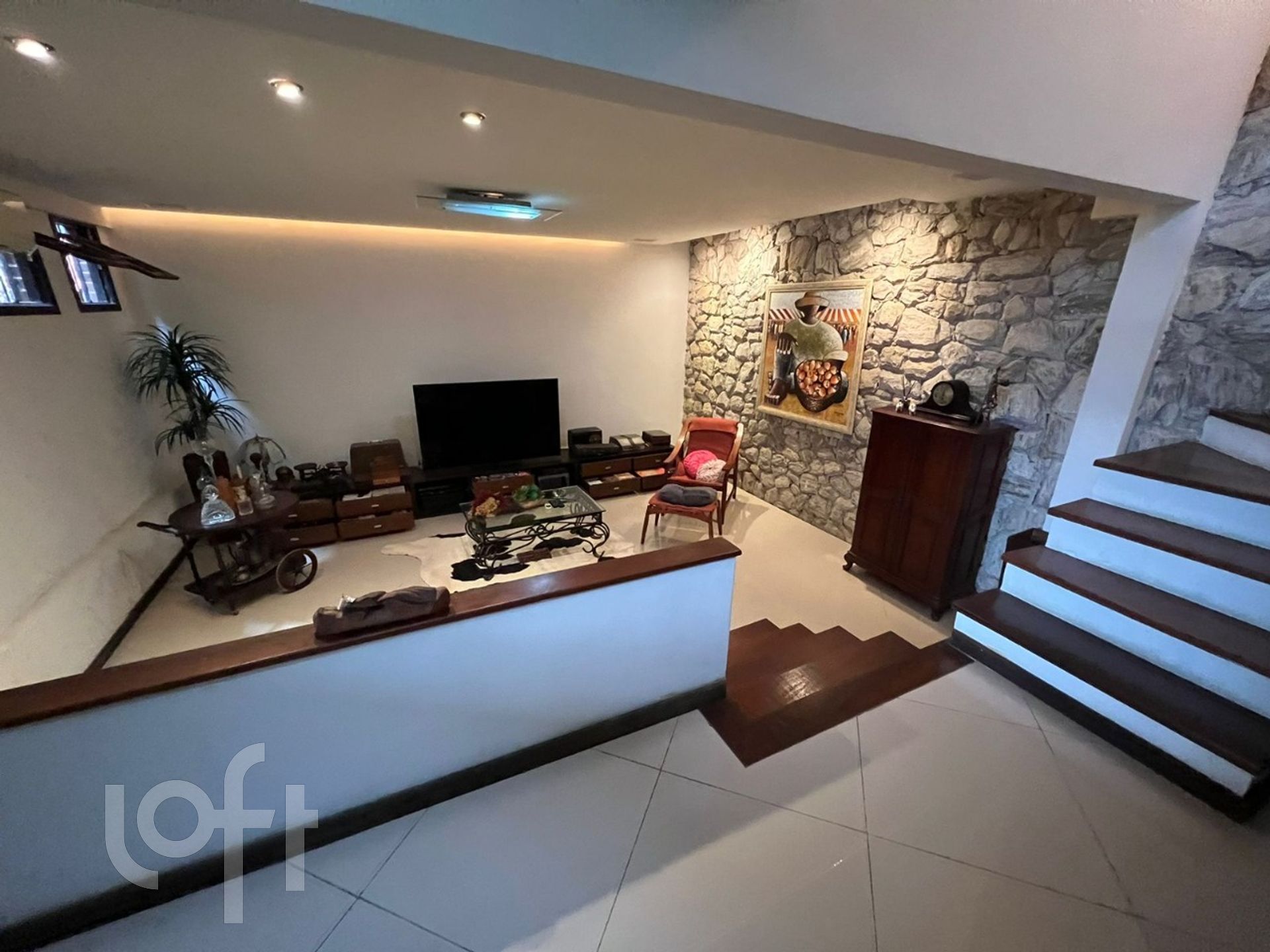 Casa à venda com 4 quartos, 280m² - Foto 1