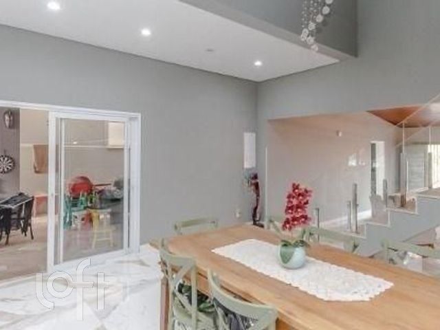 Casa com 250m², 6 dormitórios, 1 suíte, 2 vagas, Chácara das Pedras em Porto Alegre