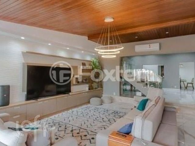 Casa com 250m², 6 dormitórios, 1 suíte, 2 vagas, Chácara das Pedras em Porto Alegre