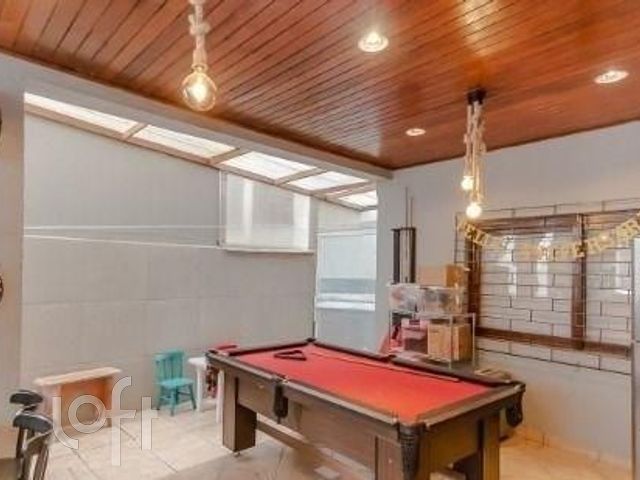 Casa com 250m², 6 dormitórios, 1 suíte, 2 vagas, Chácara das Pedras em Porto Alegre