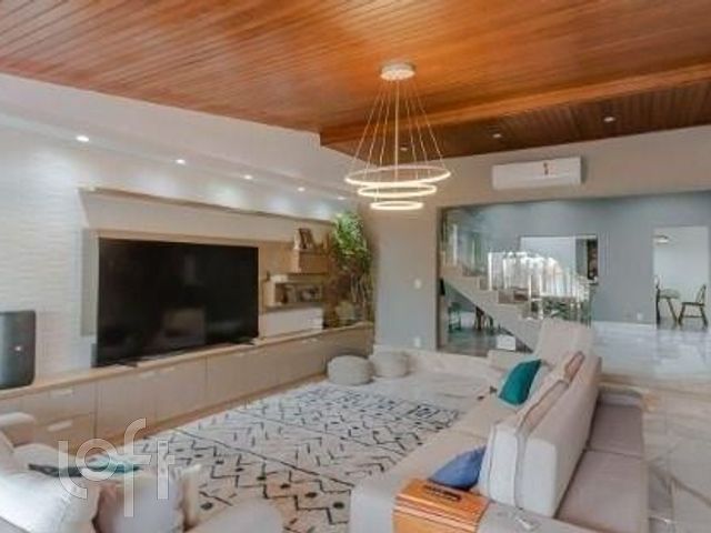 Casa com 250m², 6 dormitórios, 1 suíte, 2 vagas, Chácara das Pedras em Porto Alegre