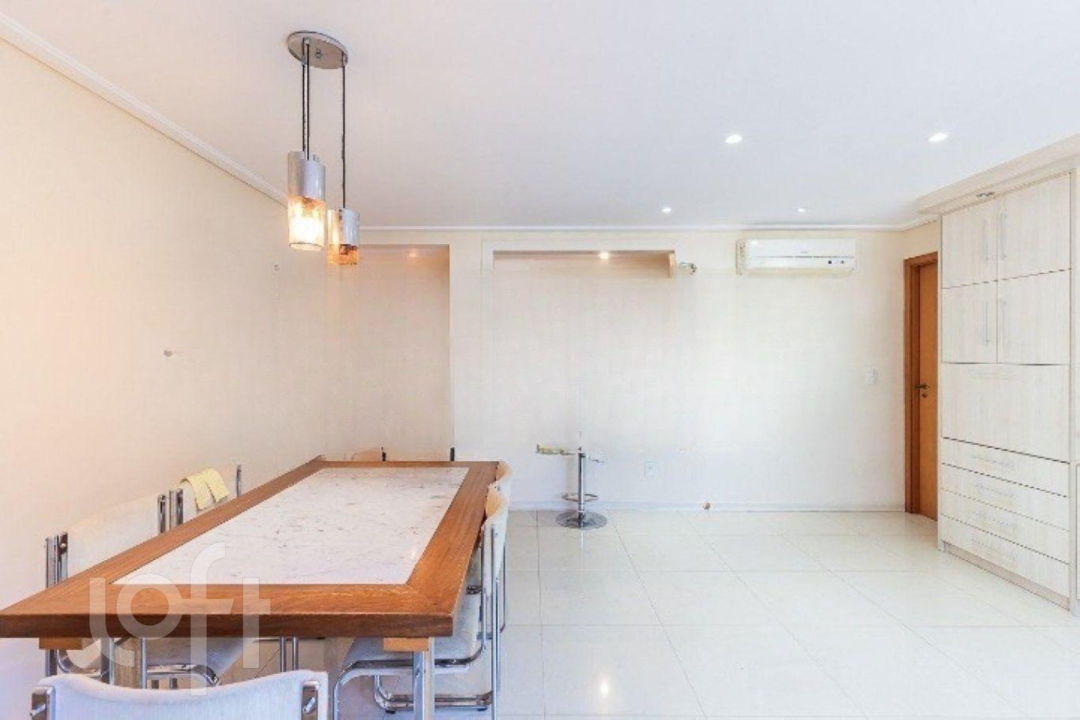 Apartamento com 90m², 3 dormitórios, 1 suíte, 2 vagas, Petrópolis em Porto Alegre