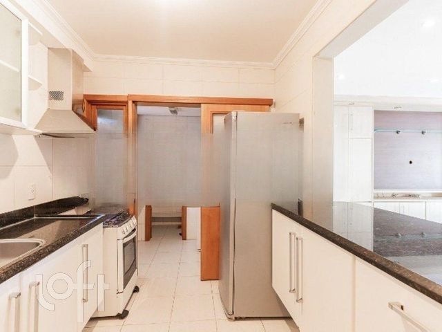 Apartamento com 90m², 3 dormitórios, 1 suíte, 2 vagas, Petrópolis em Porto Alegre