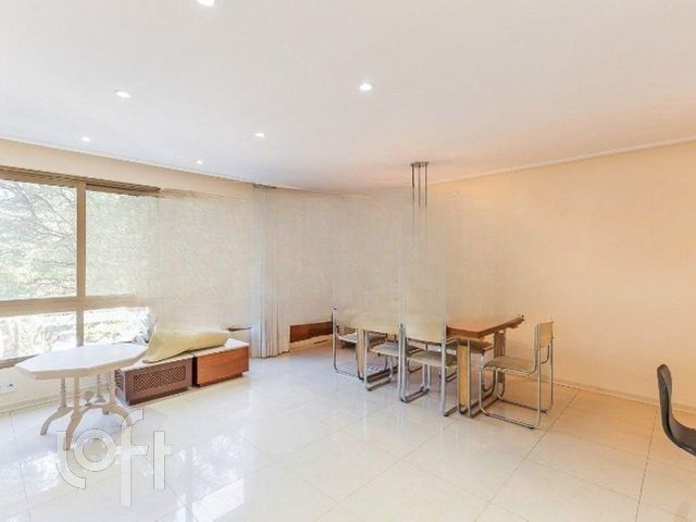 Apartamento com 90m², 3 dormitórios, 1 suíte, 2 vagas, Petrópolis em Porto Alegre