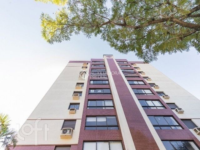 Apartamento com 90m², 3 dormitórios, 1 suíte, 2 vagas, Petrópolis em Porto Alegre