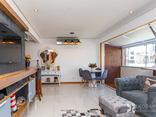 Apartamento com 70m², 2 dormitórios, 1 suíte, 2 vagas, Santana em Porto Alegre