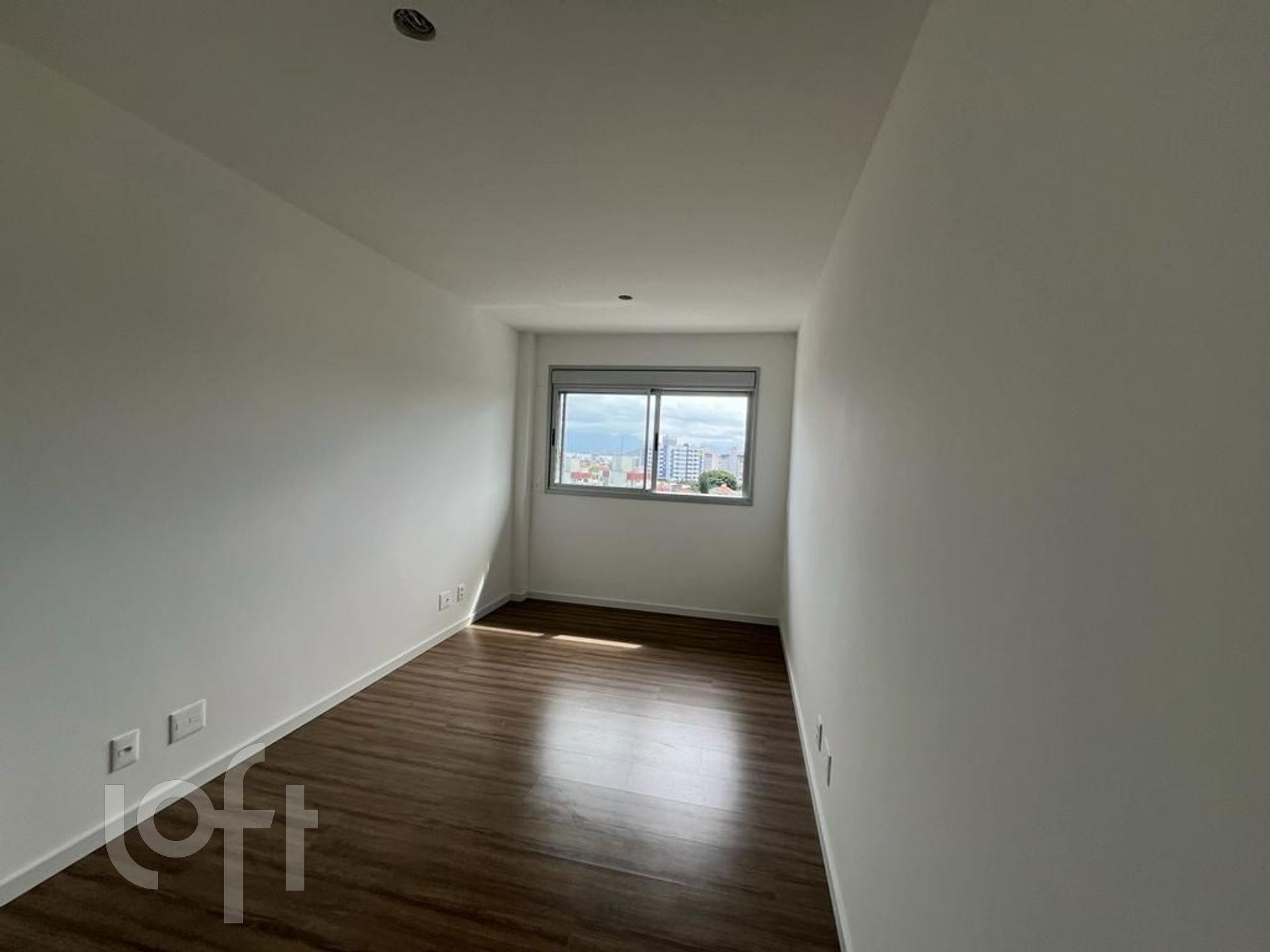 Apartamentos com 45m², 1 quarto, 1 garagem, no bairro Coloninha em Florianópolis