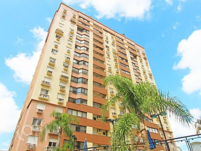 Apartamento com 85m², 3 dormitórios, 1 suíte, 2 vagas, Vila Ipiranga em Porto Alegre
