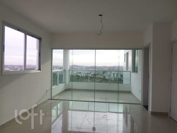 Apartamento à venda com 3 quartos, 101m² - Foto 2