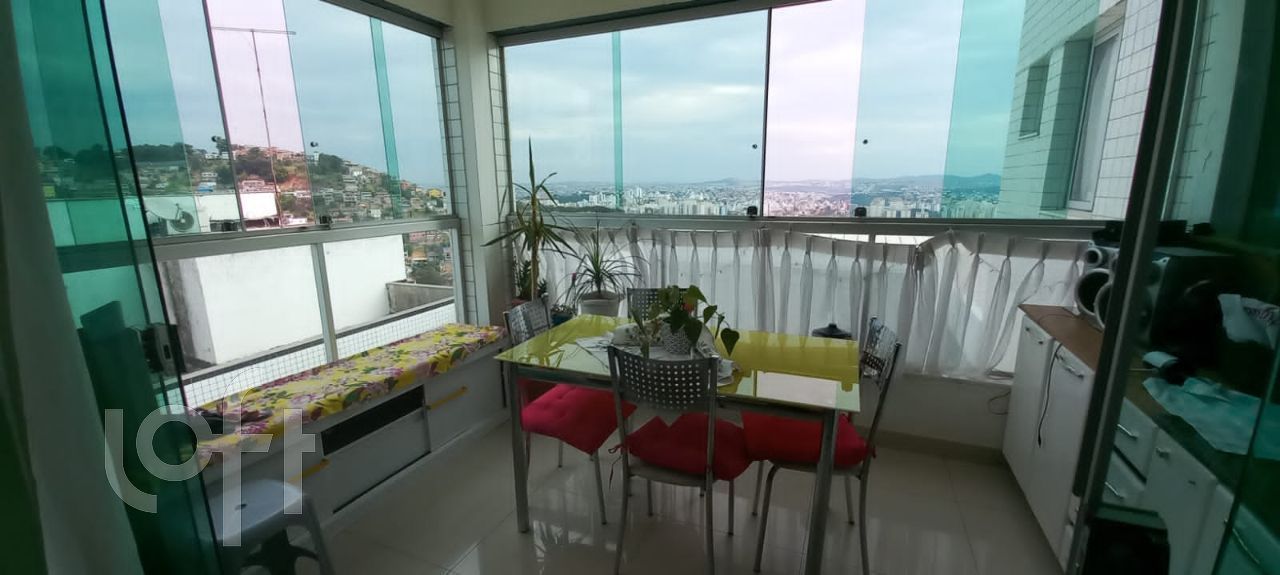 Apartamento à venda com 3 quartos, 101m² - Foto 1