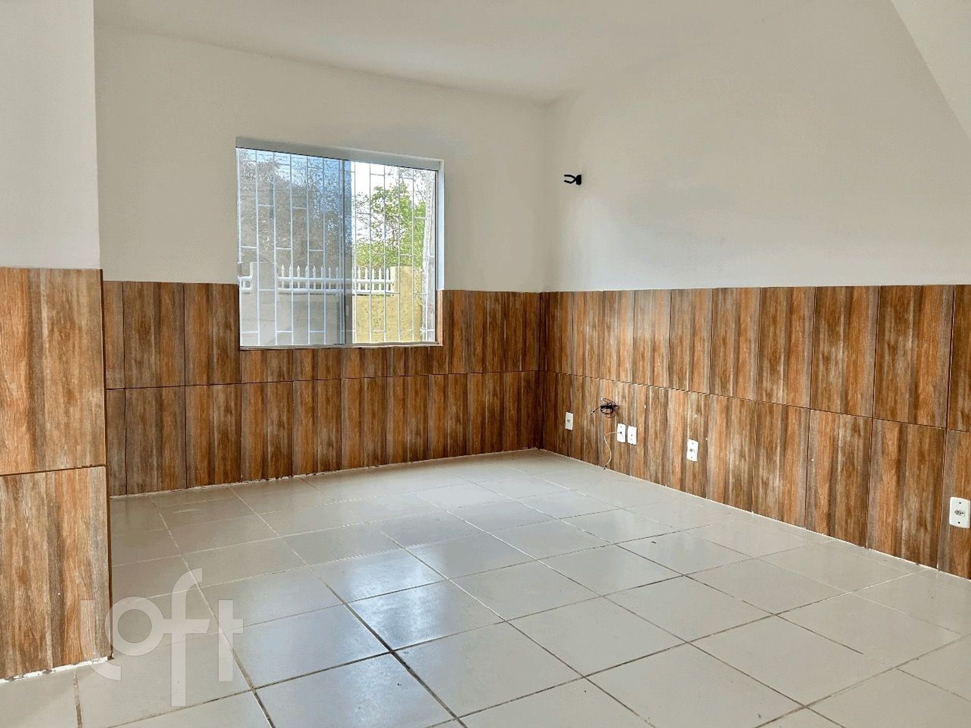 Casa Residencial com 91m², 3 quartos, 1 suíte, 2 garagens, no bairro Campeche Sul em Florianópolis