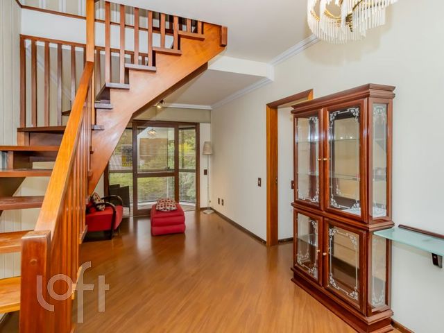 Apartamento com 178m², 3 dormitórios, 1 suíte, 2 vagas, Petrópolis em Porto Alegre