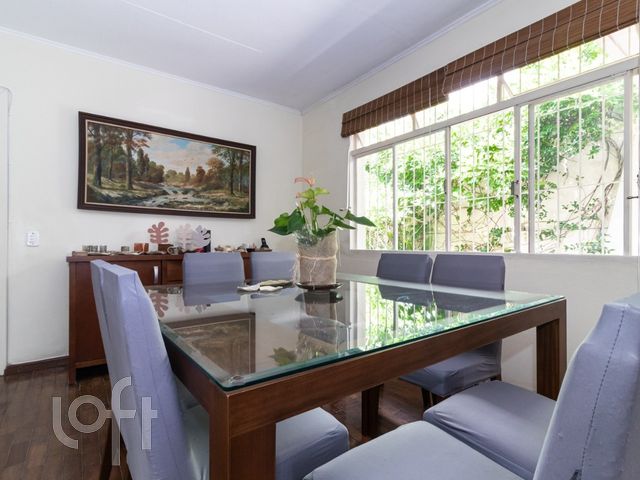 Casa com 224m², 3 dormitórios, 1 suíte, 4 vagas, Vila Ipiranga em Porto Alegre