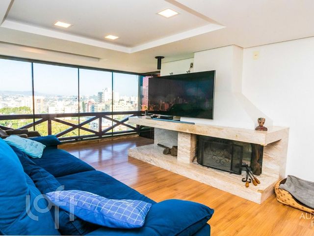 Apartamento com 236m², 3 dormitórios, 1 suíte, 2 vagas, Petrópolis em Porto Alegre