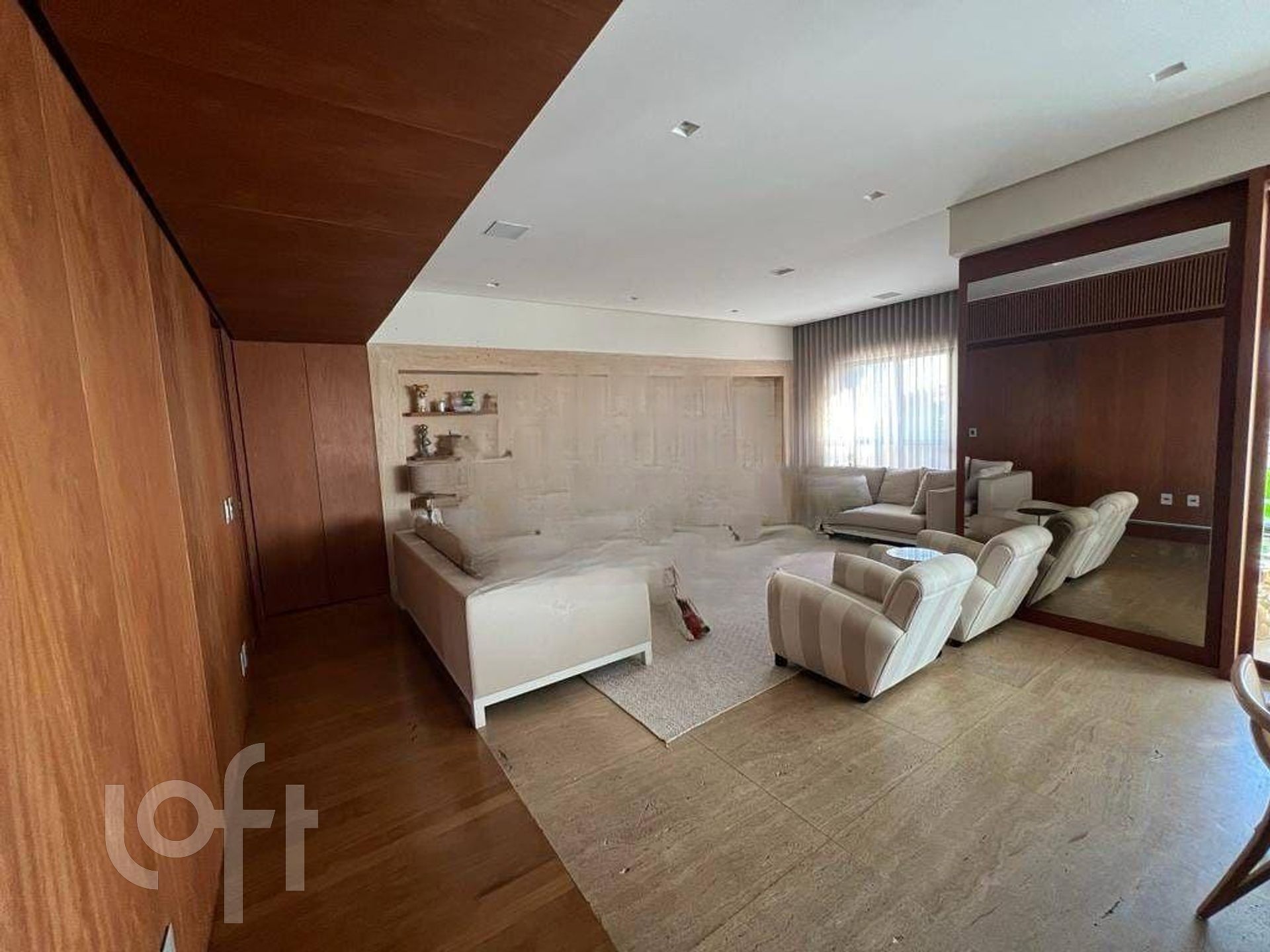 Apartamento à venda com 4 quartos, 228m² - Foto 1