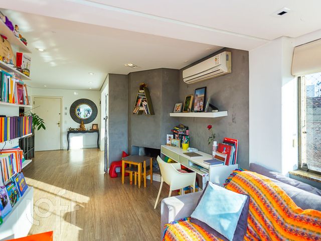 Apartamento com 90m², 2 dormitórios, 1 suíte, 1 vaga, Auxiliadora em Porto Alegre