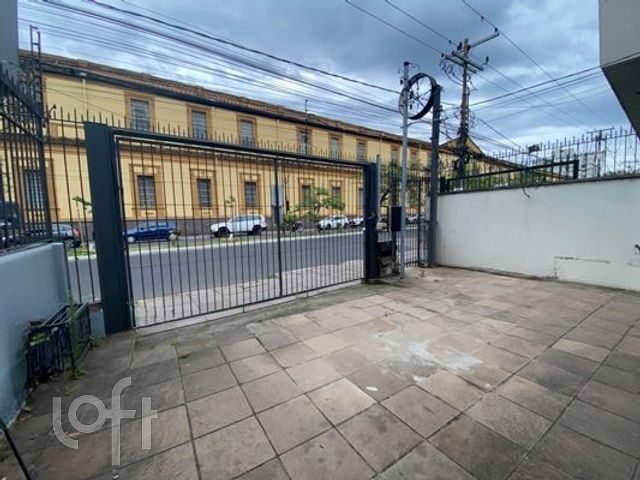 Casa com 127m², 3 dormitórios, 2 vagas, Santana em Porto Alegre
