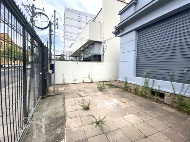 Casa com 127m², 3 dormitórios, 2 vagas, Santana em Porto Alegre