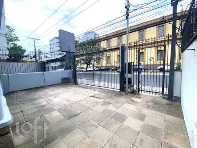 Casa com 127m², 3 dormitórios, 2 vagas, Santana em Porto Alegre