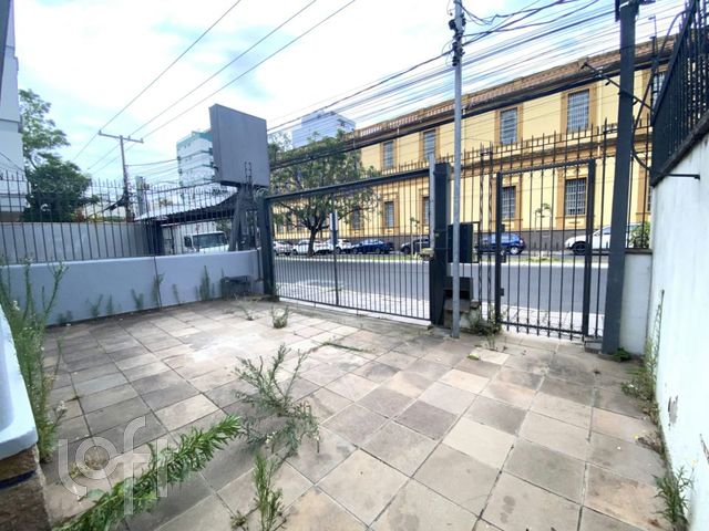 Casa com 127m², 3 dormitórios, 2 vagas, Santana em Porto Alegre