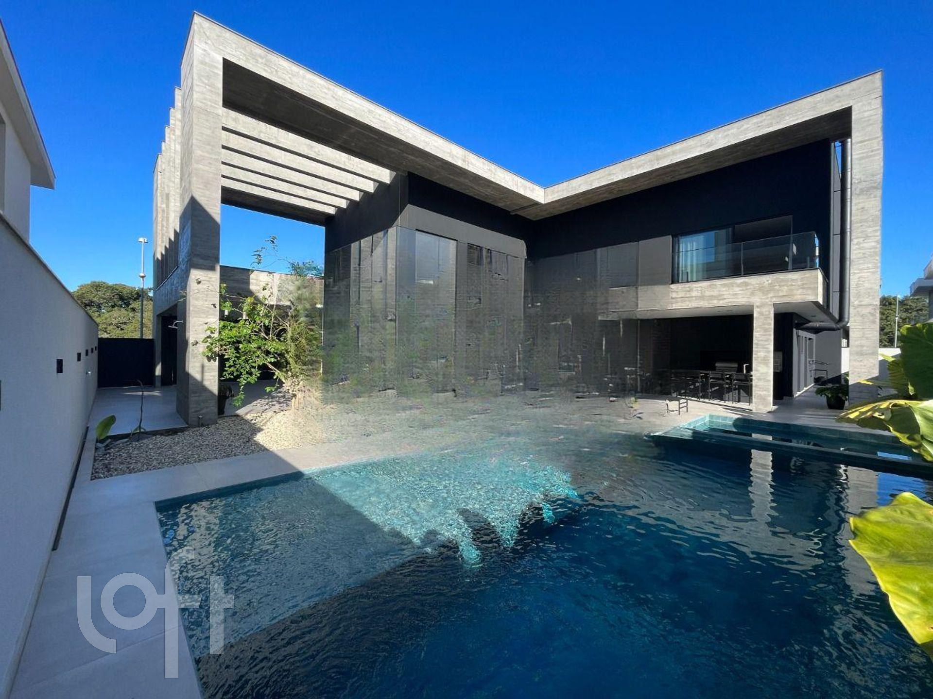 Casa à venda em Jurere Oeste com 513 m², 5 quartos, 5 suítes, 4 vagas
