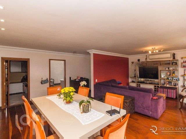 Apartamento com 138m², 3 dormitórios, 1 suíte, 1 vaga, Petrópolis em Porto Alegre