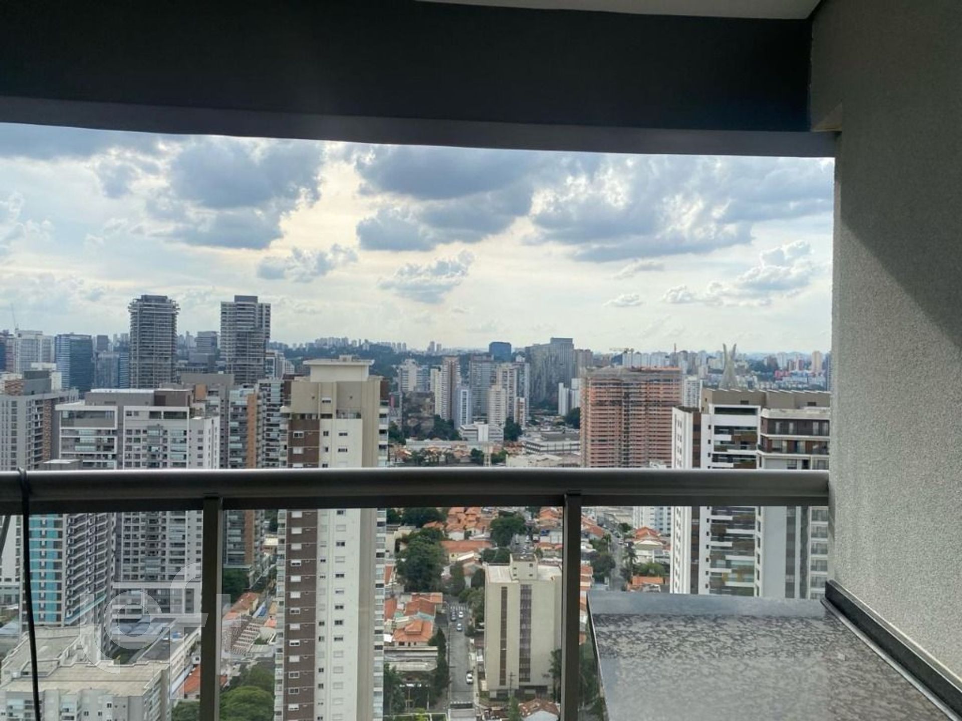 Apartamento à venda com 1 quarto, 50m² - Foto 2