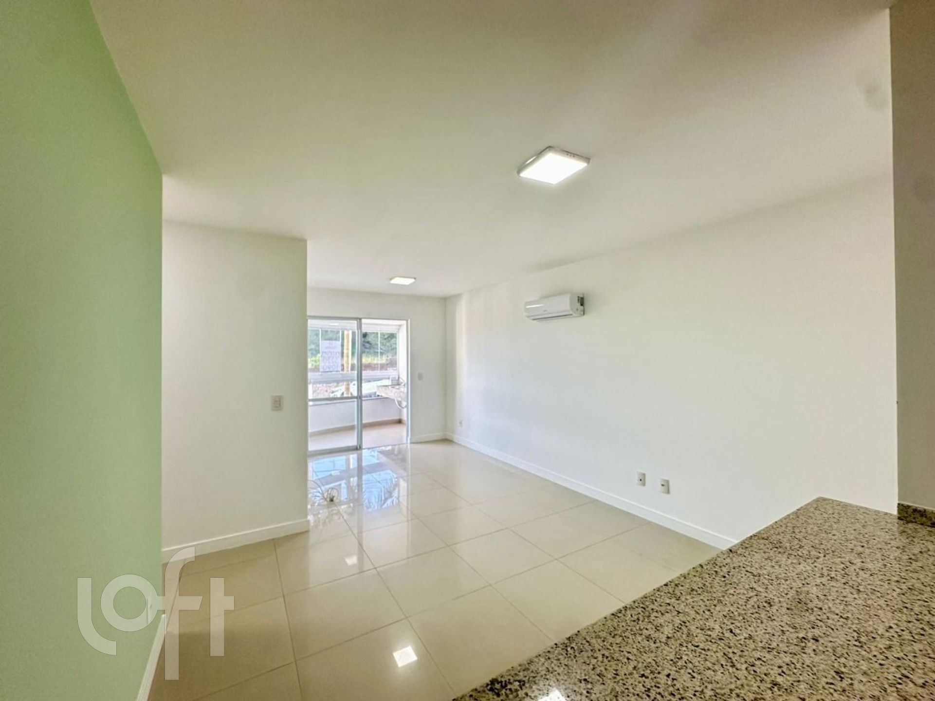 Apartamentos com 88m², 3 quartos, 1 suíte, 2 garagens, no bairro Pantanal em Florianópolis