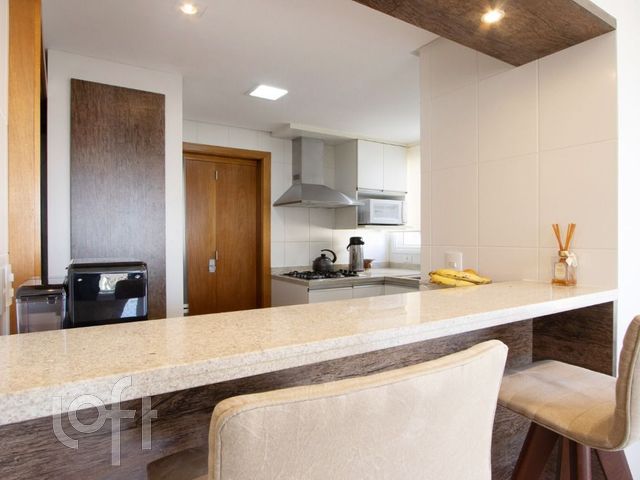 Apartamento com 72m², 2 dormitórios, 1 suíte, 2 vagas, Rio Branco em Porto Alegre