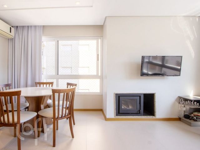 Apartamento com 72m², 2 dormitórios, 1 suíte, 2 vagas, Rio Branco em Porto Alegre