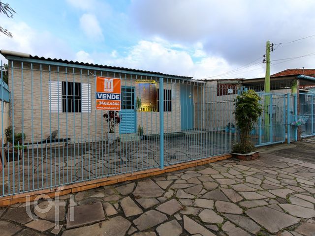 Casa com 159m², 3 dormitórios, 2 vagas no bairro Estância Velha em Canoas para Comprar