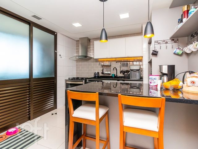 Apartamento com 118m², 3 dormitórios, 1 suíte, 2 vagas, Menino Deus em Porto Alegre