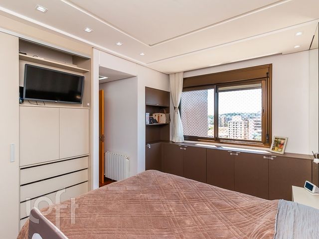 Apartamento com 118m², 3 dormitórios, 1 suíte, 2 vagas, Menino Deus em Porto Alegre