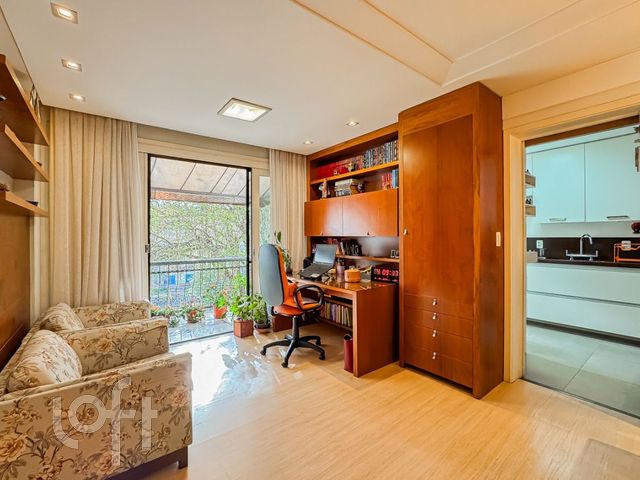 Apartamento com 126m², 3 dormitórios, 1 suíte, 2 vagas, Higienópolis em Porto Alegre