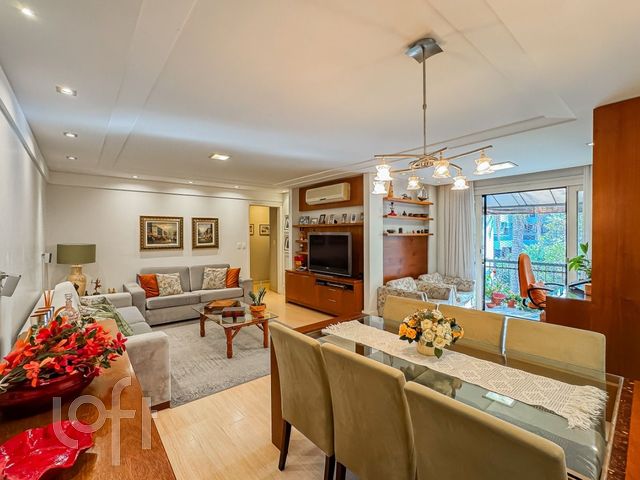 Apartamento com 126m², 3 dormitórios, 1 suíte, 2 vagas, Higienópolis em Porto Alegre