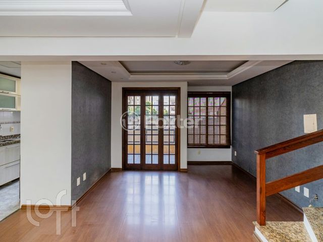 Casa em Condomínio com 158m², 2 dormitórios, 1 suíte, 2 vagas, Menino Deus em Porto Alegre