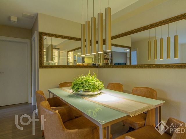 Apartamento com 68m², 2 dormitórios, 1 suíte, 1 vaga, Vila Ipiranga em Porto Alegre