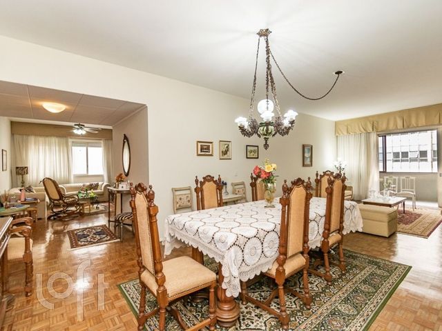 Apartamento com 217m², 3 dormitórios, 1 suíte, 2 vagas, Independência em Porto Alegre