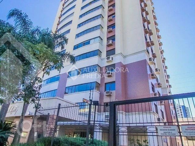 Apartamento com 111m², 3 dormitórios, 1 suíte, 2 vagas, Menino Deus em Porto Alegre