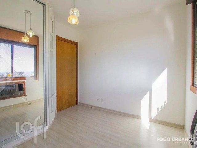 Apartamento com 111m², 3 dormitórios, 1 suíte, 2 vagas, Menino Deus em Porto Alegre