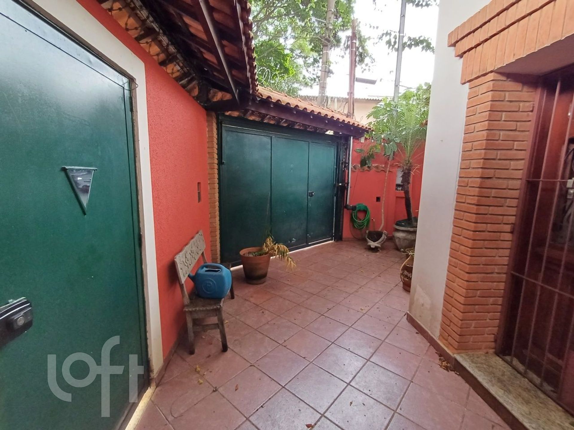 Casa à venda com 3 quartos, 320m² - Foto 2