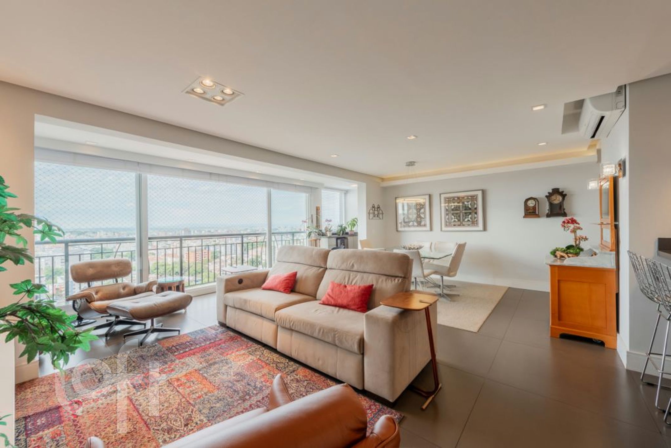 Apartamento com 120m², 3 dormitórios, 1 suíte, 2 vagas, Jardim Europa em Porto Alegre