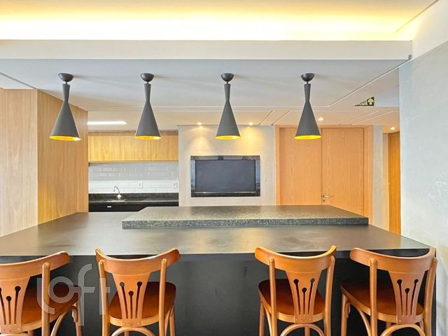 Apartamento com 61m², 2 dormitórios, 1 suíte, 2 vagas, Petrópolis em Porto Alegre