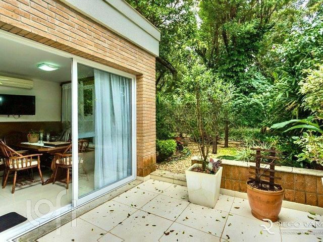 Casa em Condomínio com 431m², 3 dormitórios, 3 suítes, 4 vagas, Três Figueiras em Porto Alegre