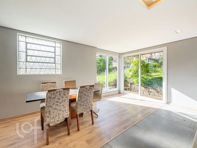 Casa com 190m², 3 dormitórios, 1 vaga, Jardim Botânico em Porto Alegre