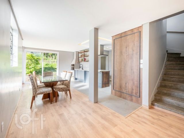 Casa com 190m², 3 dormitórios, 1 vaga, Jardim Botânico em Porto Alegre